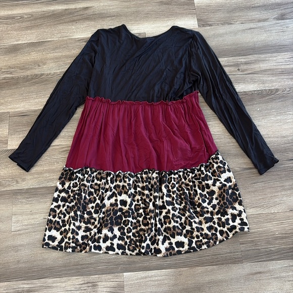 Women’s Long Sleeve Color Block Tunic Blouse – Size L – Black, Red, Leopard Prin - Picture 7 of 9